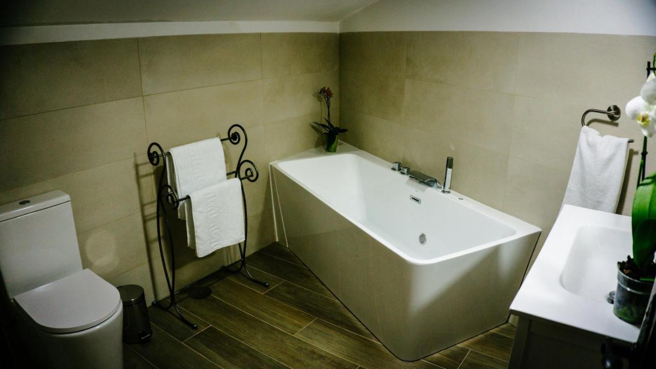 El Aprisco, Con Piscina Climatizada En Hueva-Guadalajara Villa Eksteriør bilde