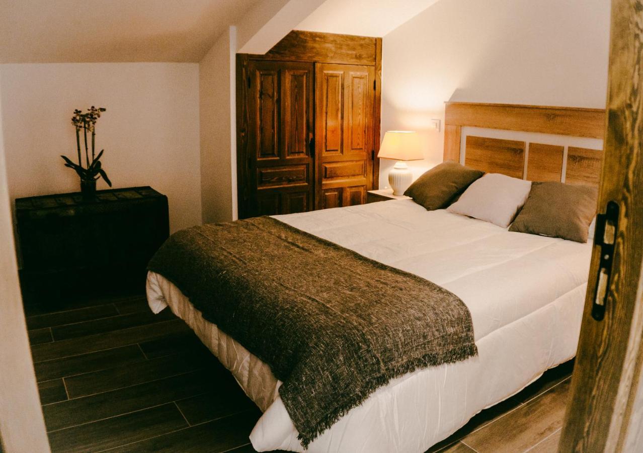 El Aprisco, Con Piscina Climatizada En Hueva-Guadalajara Villa Eksteriør bilde